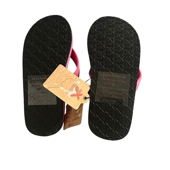 ZeroXposur Kids Pink Flip Flops - Picture 2 of 2
